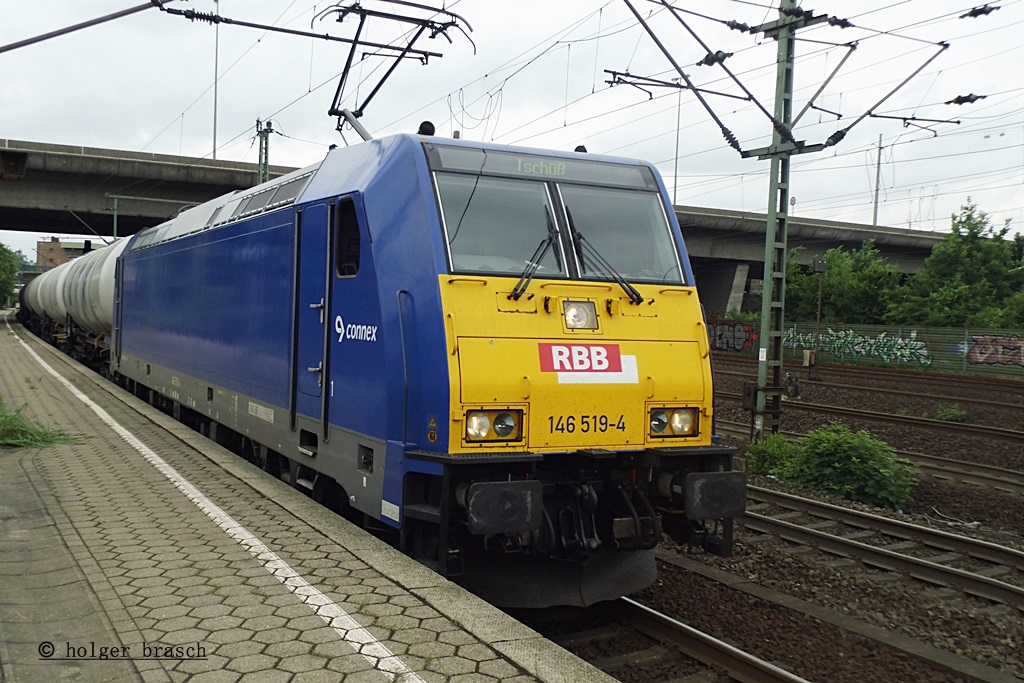 146 519-4 wartete mit einen tankzug am 13.06.13 auf gr�nes licht im bhf harburg