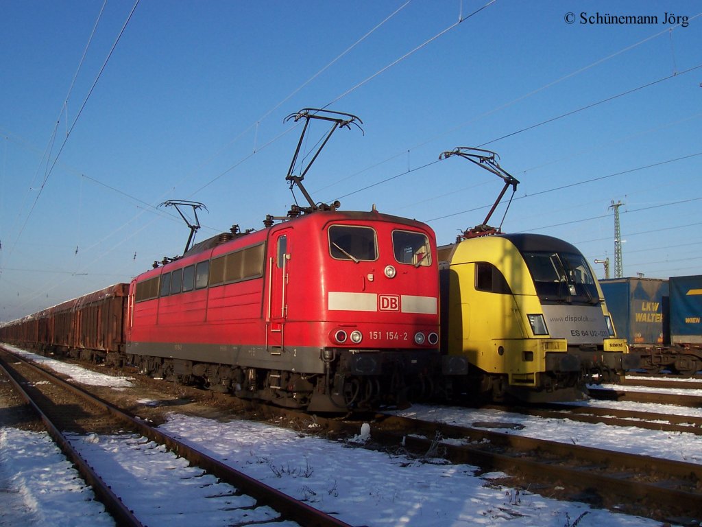 151 154 und ES 64 U2 - 033 (182 533) in M�nchen MOR ( M�nchen Ost Rangierbahnhof ) 11.01.2006