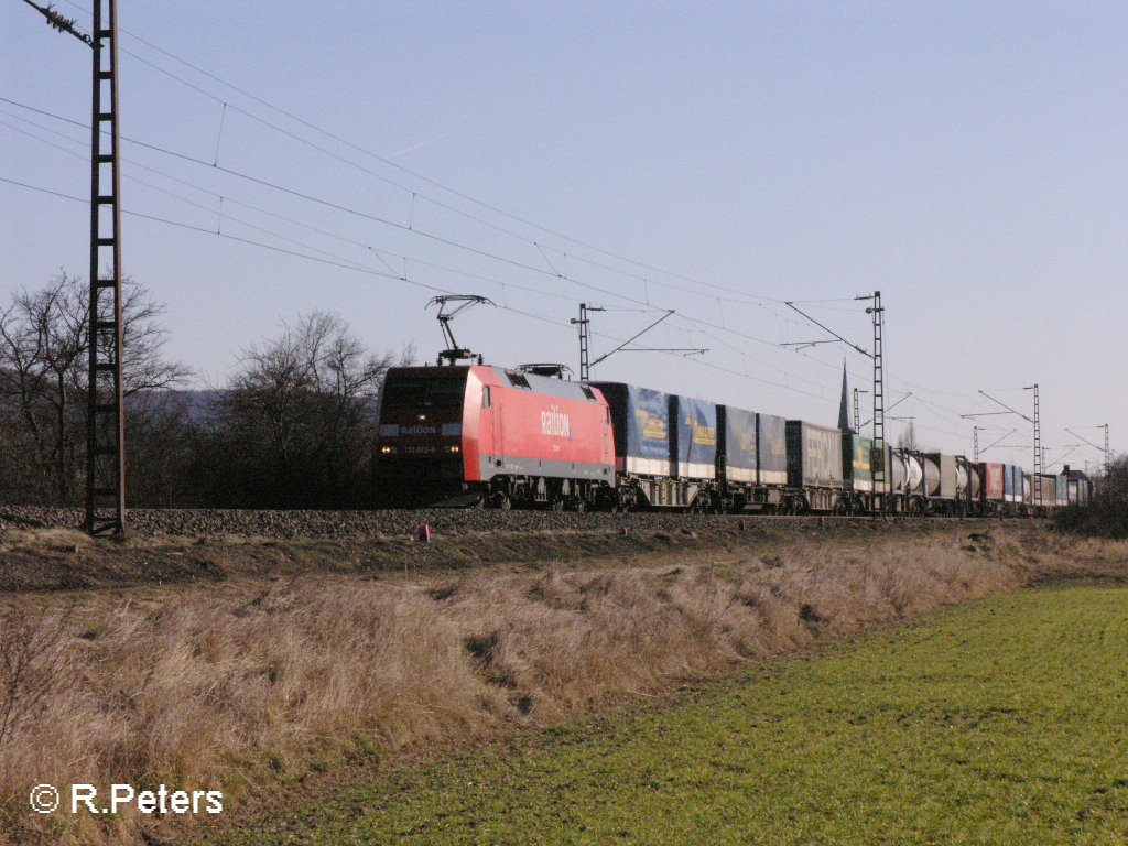 152 023-8 zieht bei Thngersheim einen LKW-Walter. 16.02.08