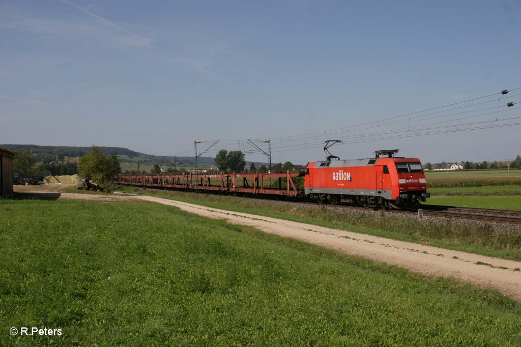 152 042-8 mit leeren Autozug bei Wettelsheim. 16.09.11