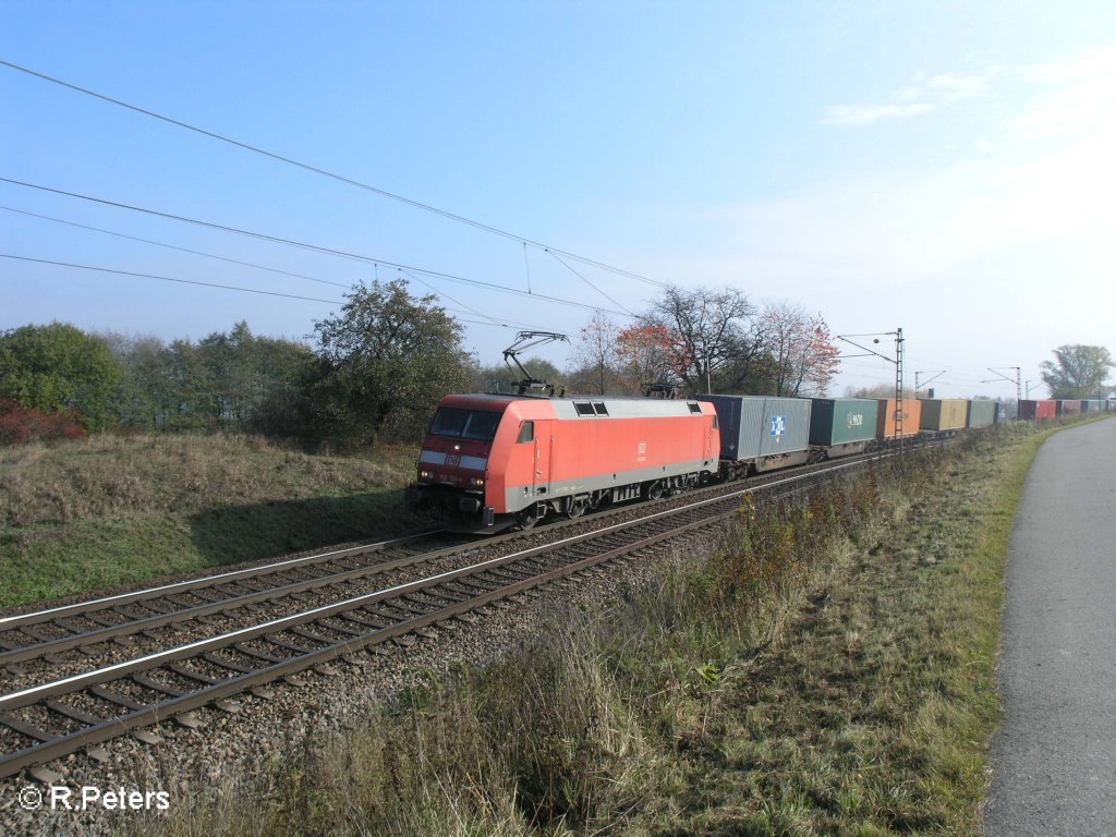 152 125-1 zieht ein Containerzug durch die kurve bei Plling. 25.10.08