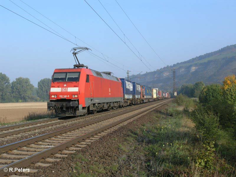 152 140-0 zieht bei Thngersheim ein Wechselpritschenzug. 27.09.08