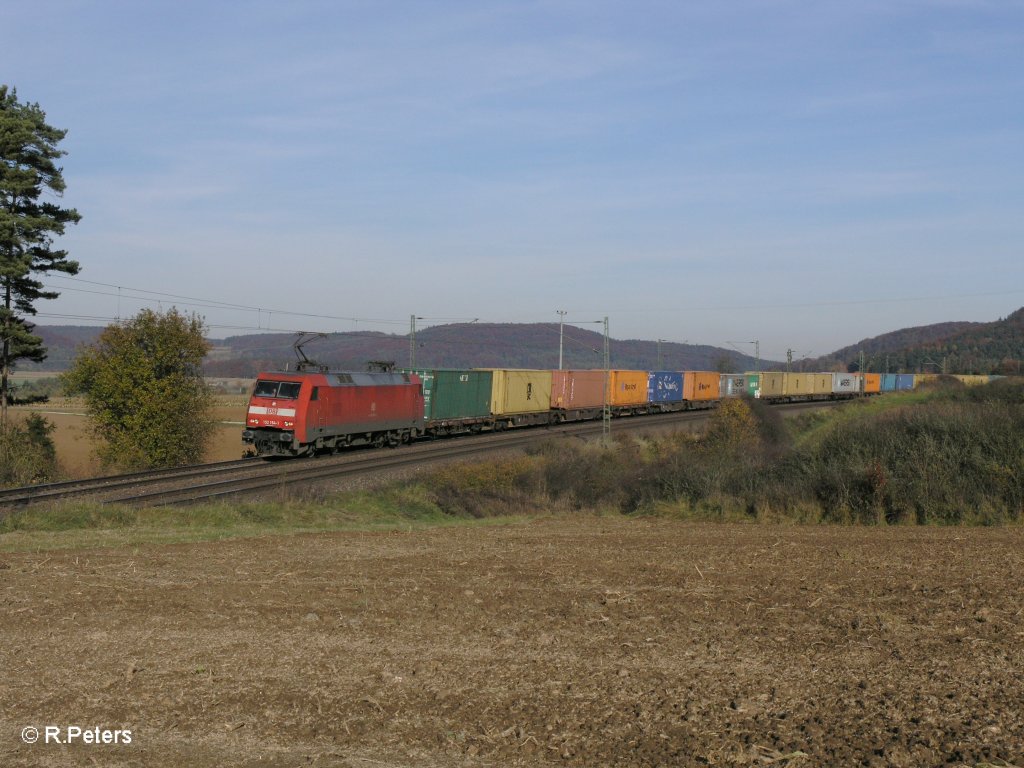 152 154-1 mit Containerzug bei Darshofen. 29.10.10