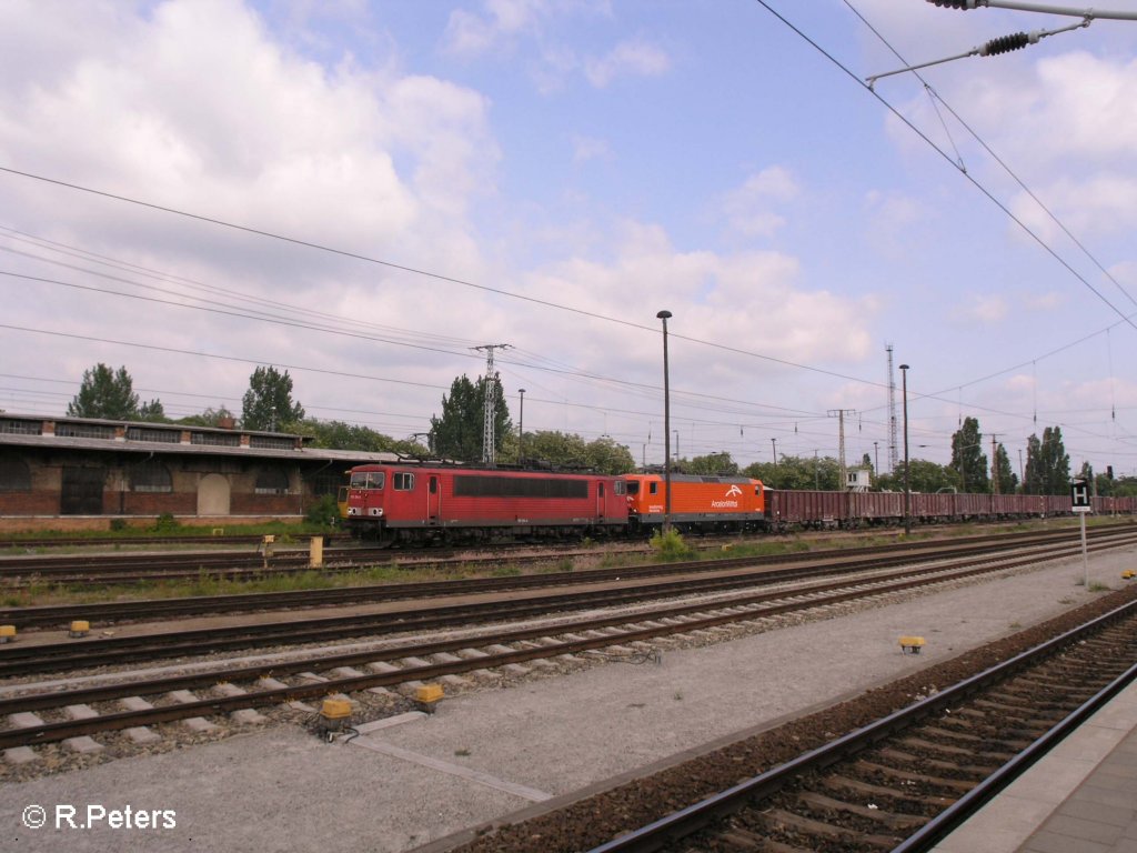 155 014-4 hat 143 001-6 Arvcelor mit ein Kohlezug aus Polen ber die Oderbrcke geschleppt bis nach Frankfurt/Oder. 27.05.08