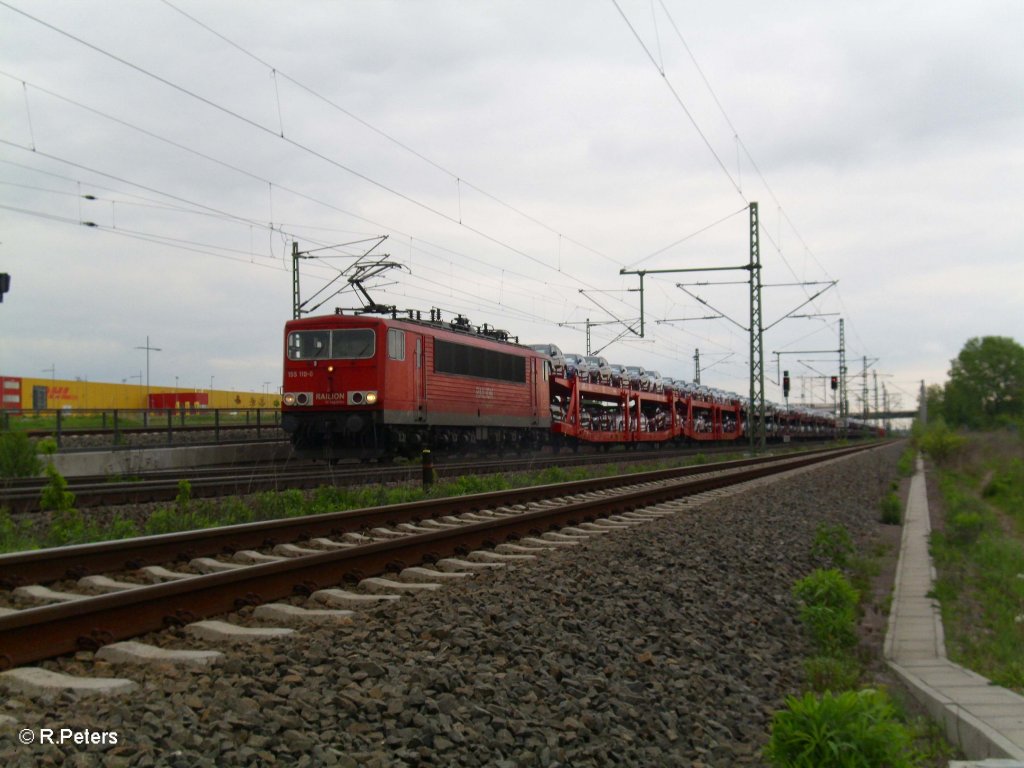 155 110-0 mit einem Autozug bei Schkeuditz. 07.05.10