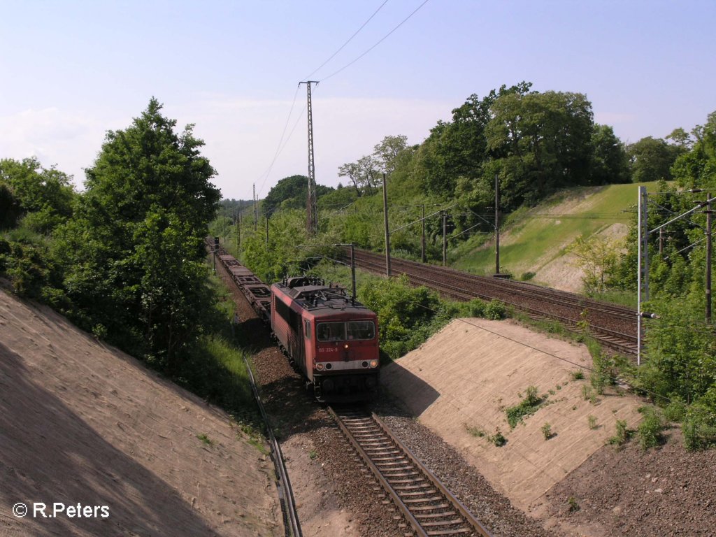 155 224-9 rollt von der Oderbrcke komment mit ein leeren Containerzug in Frankfurt/Oder ein. 24.05.08