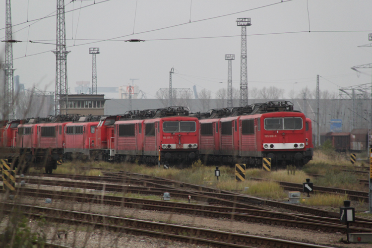 155 235-5 und 155 018-5 abgestelllt in Rostock-Toitenwinkel.16.11.2011