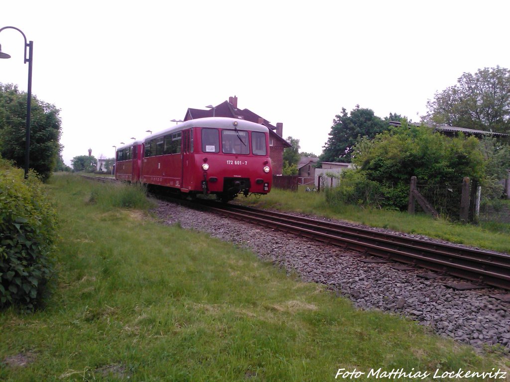172 001-0 & 172 601-7 bei der Durchfahrt am Haltepunkt Lauterbach (R�gen) am 1.6.13