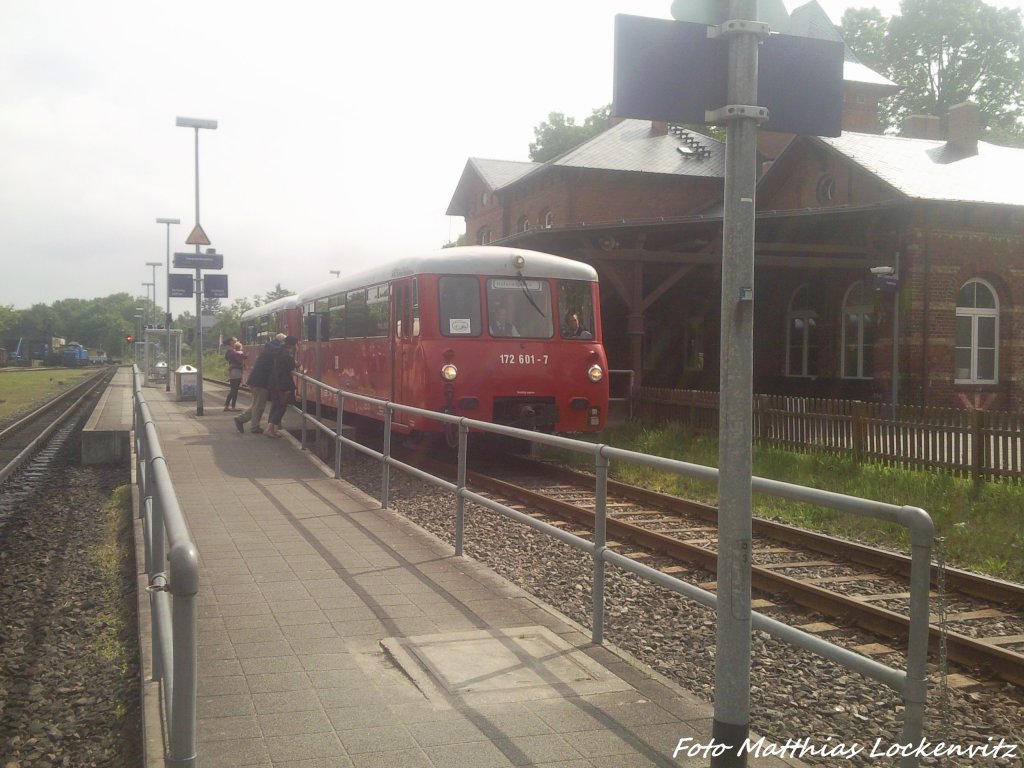 172 601-7 & 172 001-0 bei der Ausfahrt aus Putbus in Richtung Bergen auf R�gen am 1.6.13