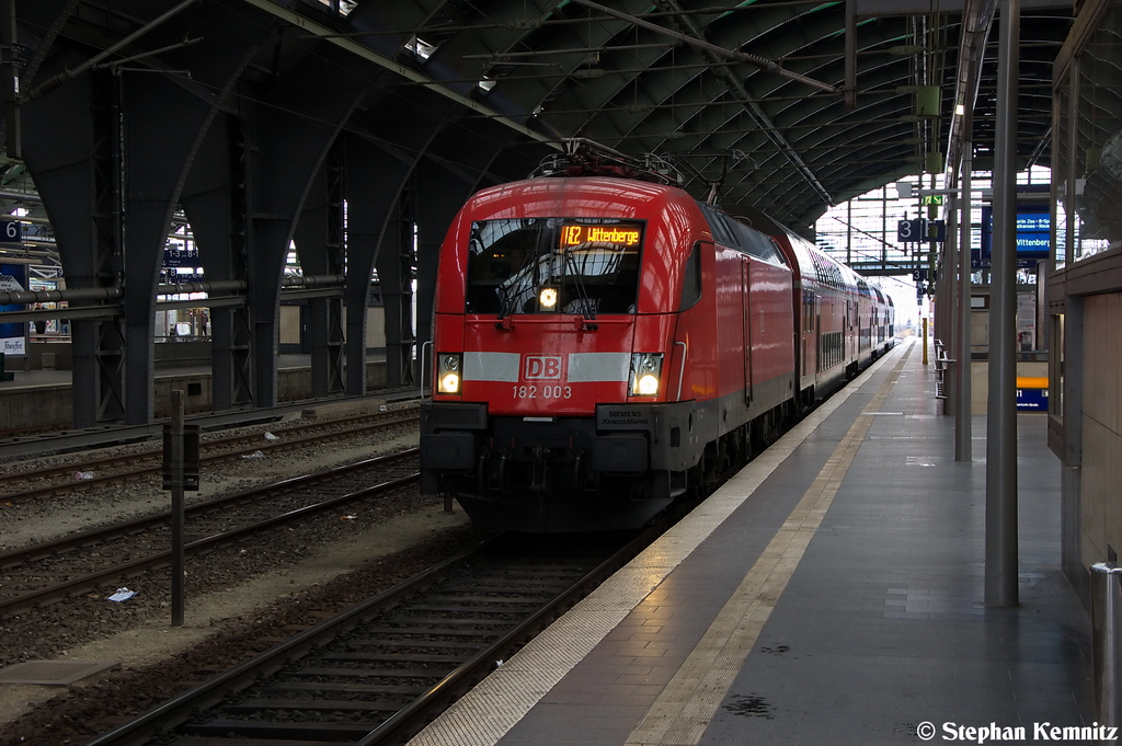 182 003 mit dem RE2 (RE 37410) von Berlin Ostbahnhof nach Wittenberge in Berlin Ostbahnhof. 01.12.2012