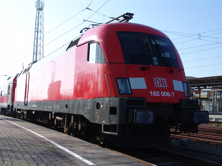 182 006-7 abgestellt im Bahnhof Warnemnde.(09.10.10) 
