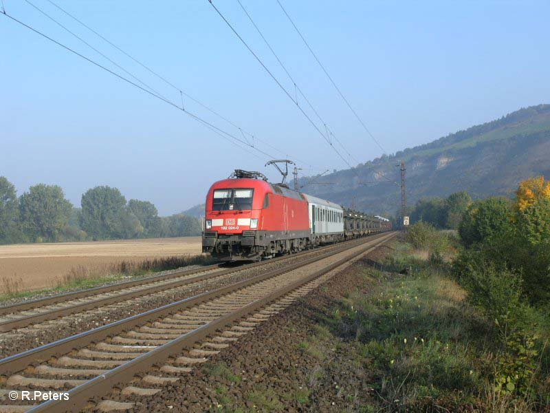 182 024-0 zieht bei Thngersheim ein Militrtransportzug. 27.09.08