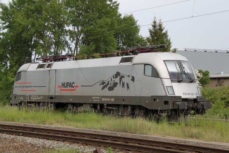 182 602-3(ES 64 U2-102)abgestellt im Bahnhof Rostock-Bramow.(20.05.2011)
