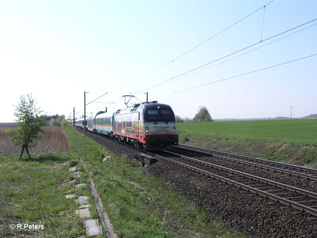 183 001 mit ALX 355 Mnchen – Praha hl.n. bei Alteglofsheim. 21.04.11

