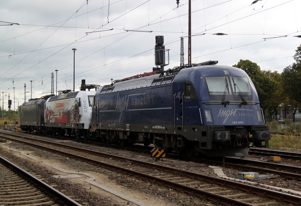 183 500-8 abgestellt im Bahnhof Stendal dahinter stehen noch 145 023-6 und 185 557-6.22.09.2012