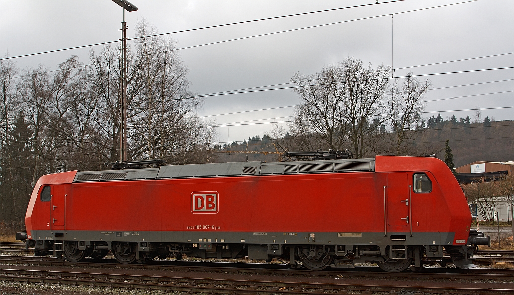 185 067-6  der DB Schenker Rail abgestellt am 14.01.2012 in Kreuztal.