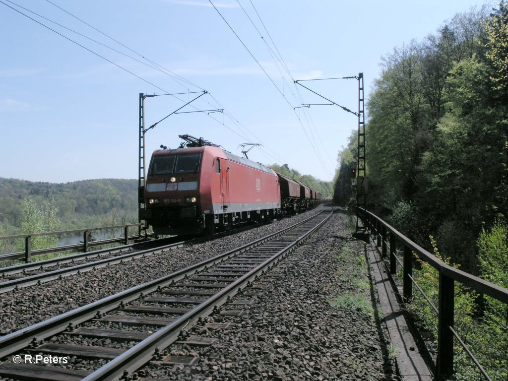 185 141-9 zieht einen Kalizug kurz vorm Felsentor. 29.04.10