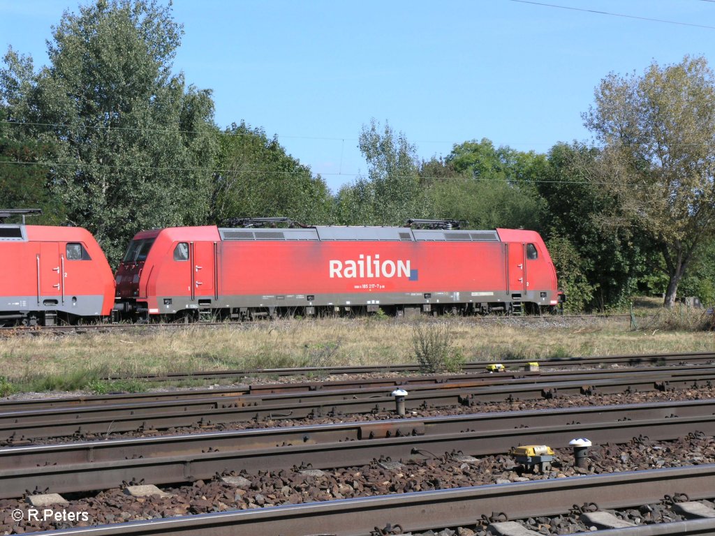 185 217-7 wartet auf neue Aufgaben in Regensburg Ost. 09.09.09