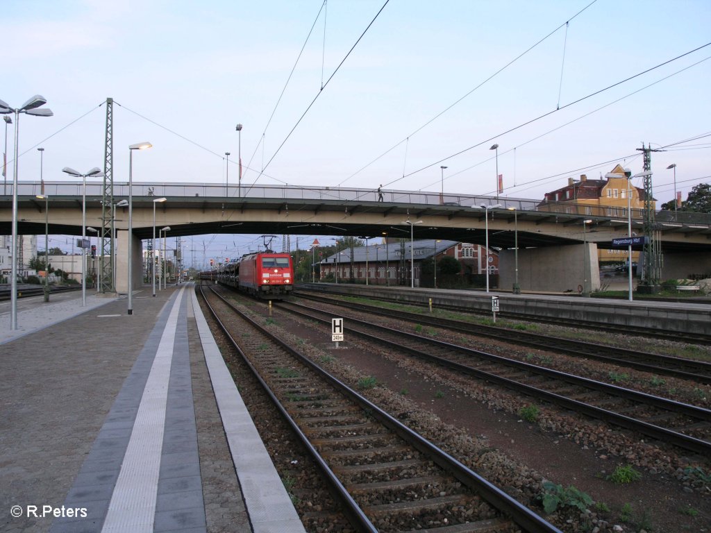 185 218-5 zieht ein BMW-Zug durch Regensburg HBF. 09.09.09