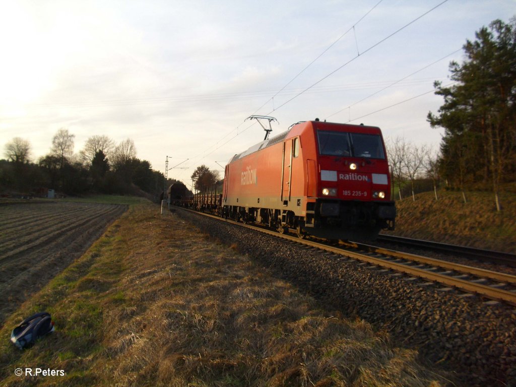 185 235-9 mit gemischten Gterzug bei Fahlenbach. 24.03.11