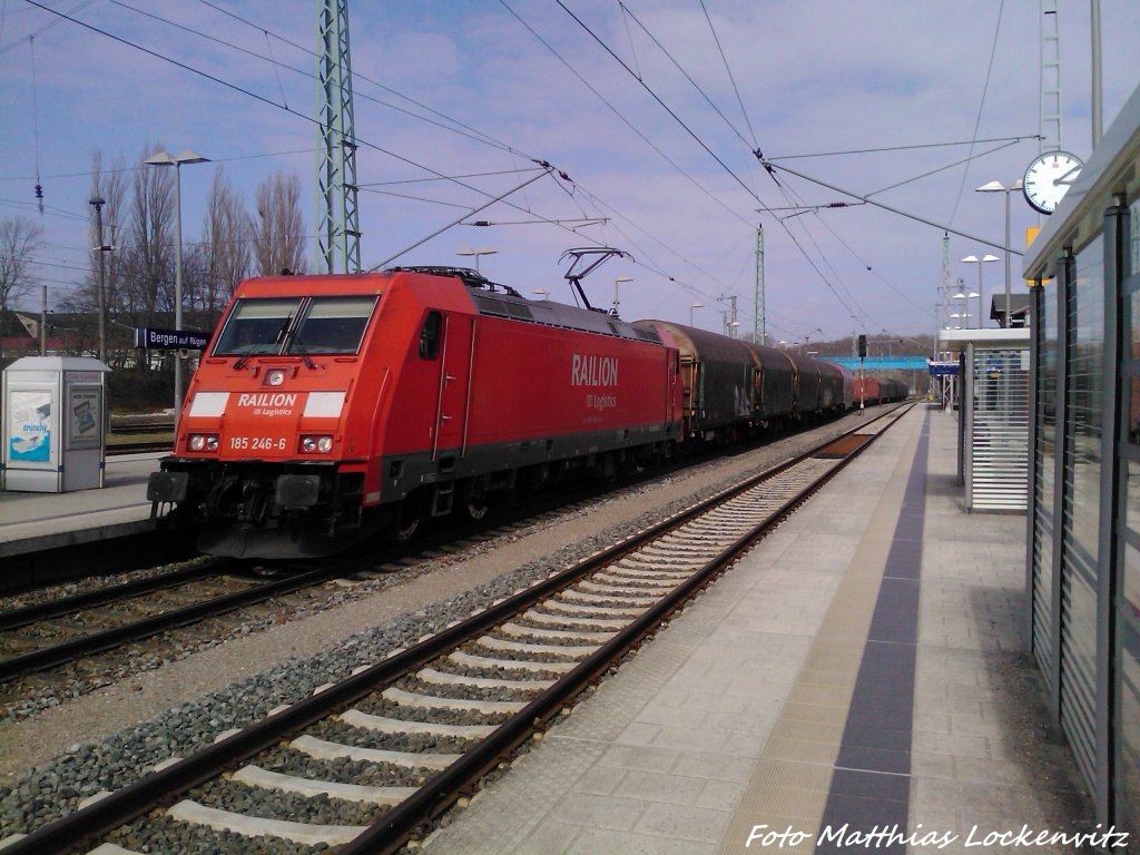 185 246-6 mit Gz bei der Durchfahrt in Bergen auf R�gen am 23.4.13