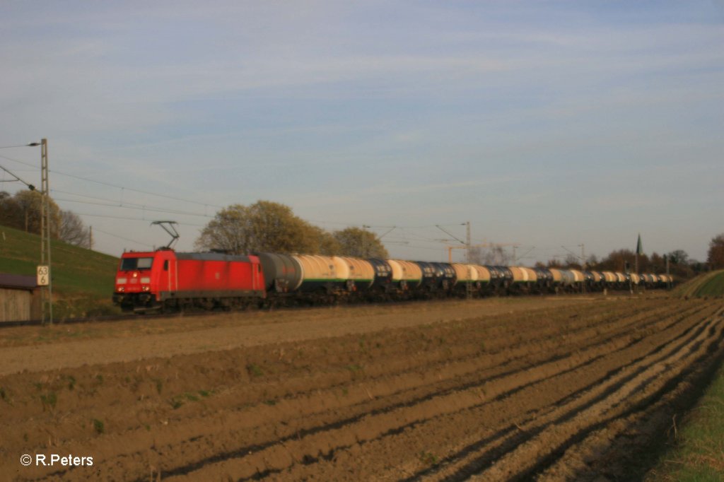 185 391-0 zieht ein Kesselzug bei Fahlenbach. 24.03.11