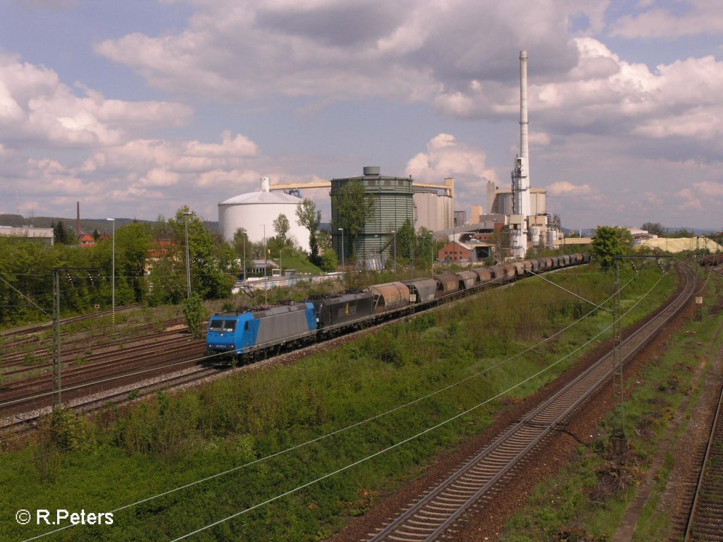 185 520-4 + 563 ziehen gemeinsam den Getreidezug durch regensburg. 03.05.08
