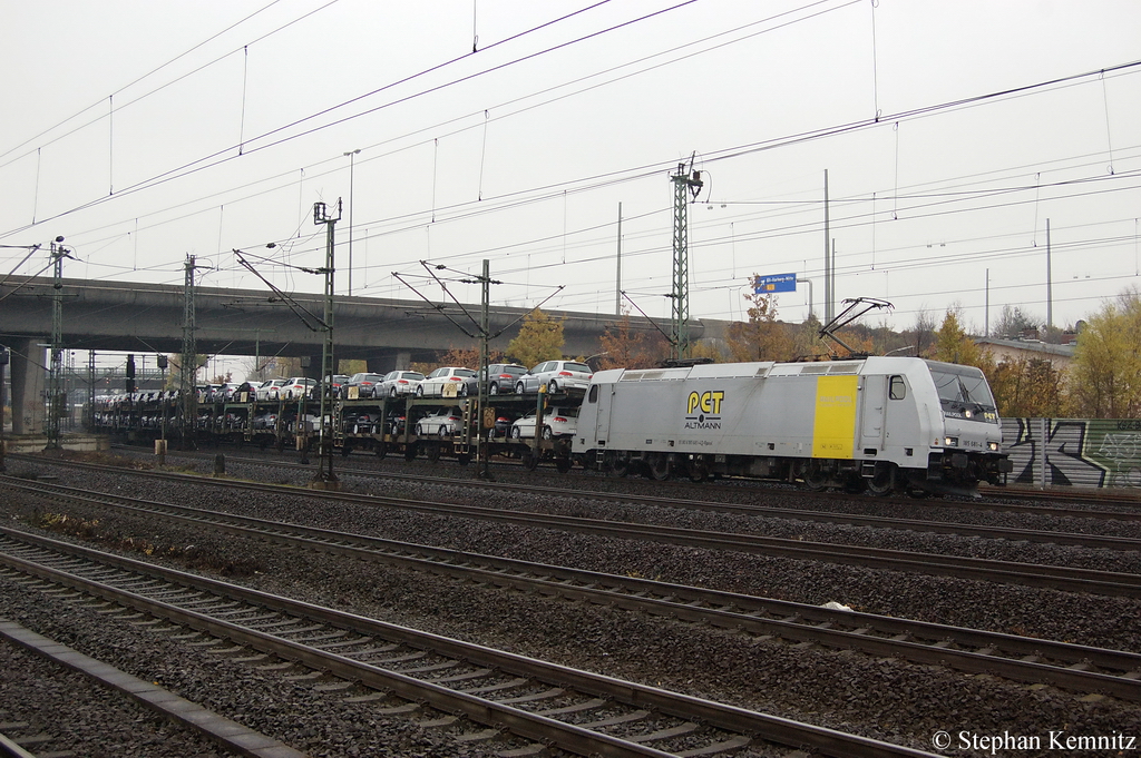 185 681-4 Railpool fr PCT - Private Car Train GmbH mit einem VW-Autotransportzug durch Hamburg-Harburg gefahren. 10.11.2011