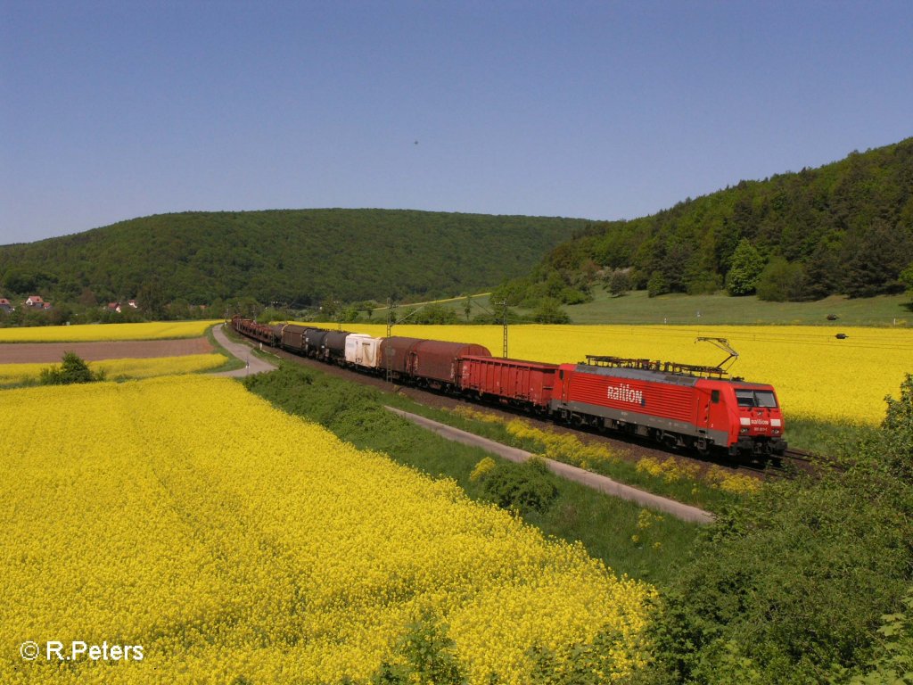 189 001-1 zieht bei Harbach ein gemischten Gterzug. 10.05.08