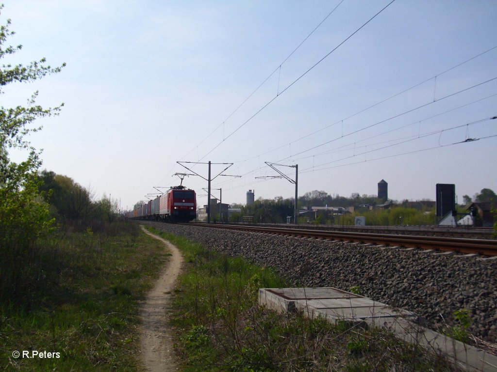 189 014-4 mit einem Cointainerzug in Schkeuditz. 25.04.10