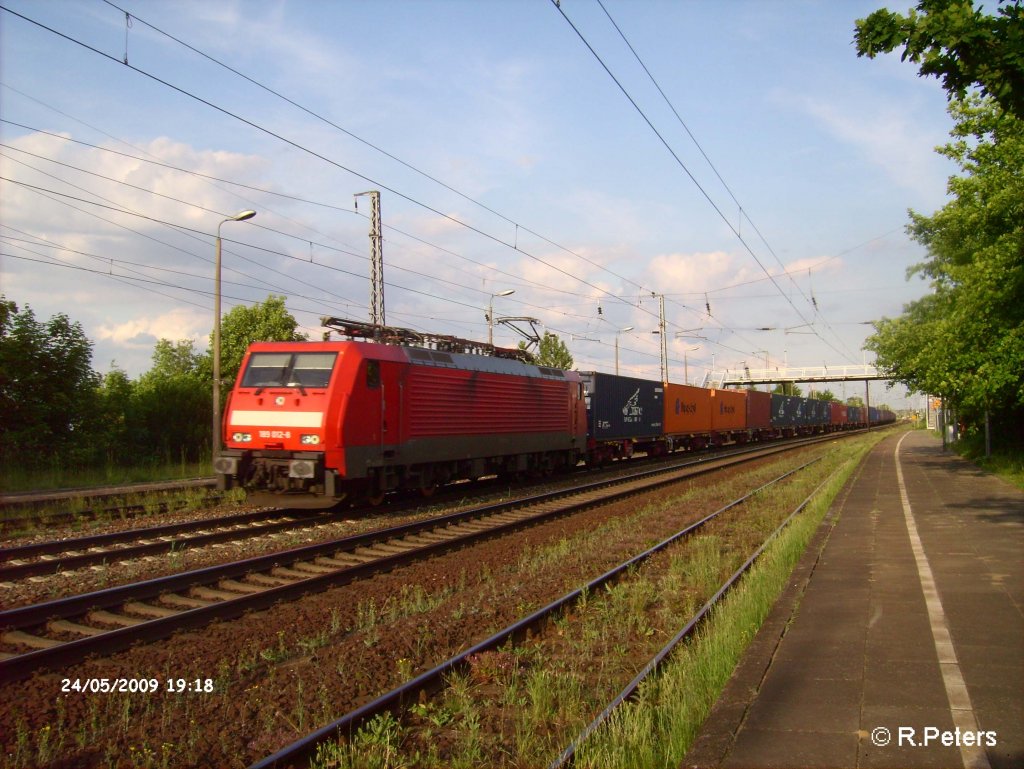 189 021-8 durchfhrt Saarmund mit ein Containerzug. 24.05.09