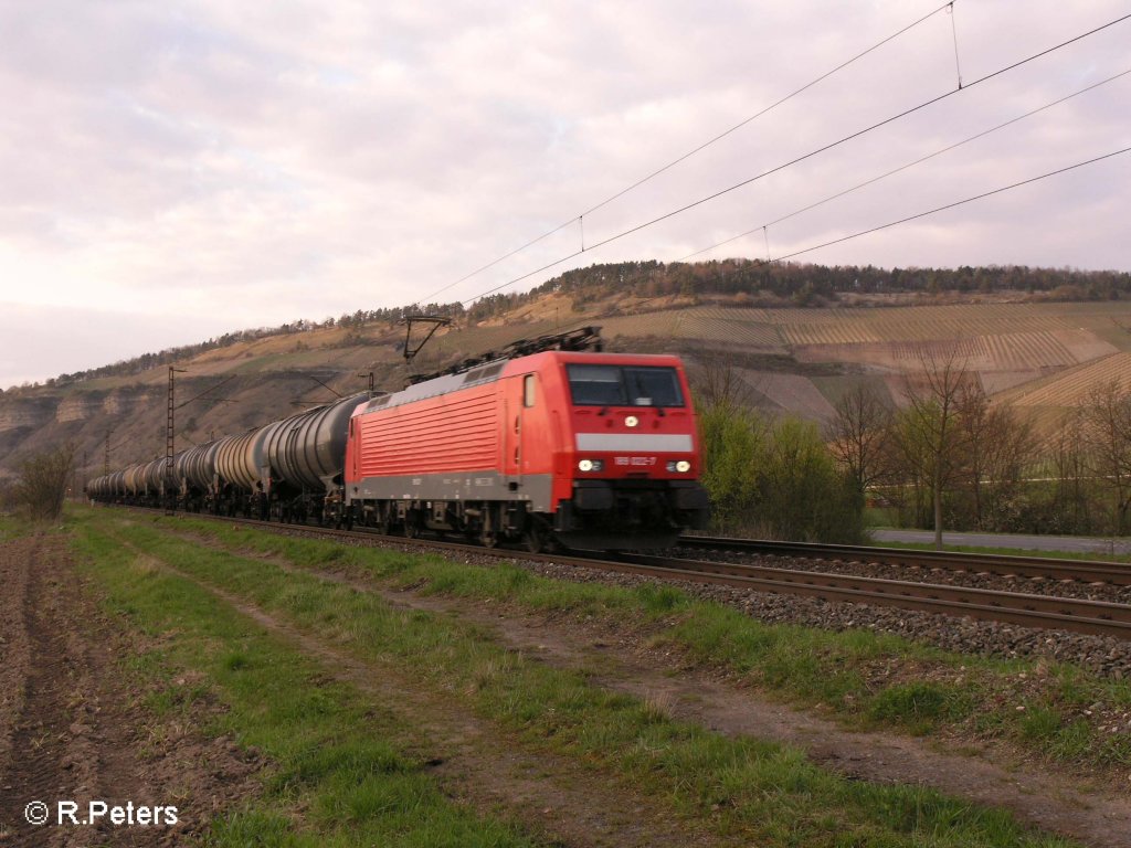 189 022-7 zieht ein Kesselzug bei Thngersheim. 12.04.08