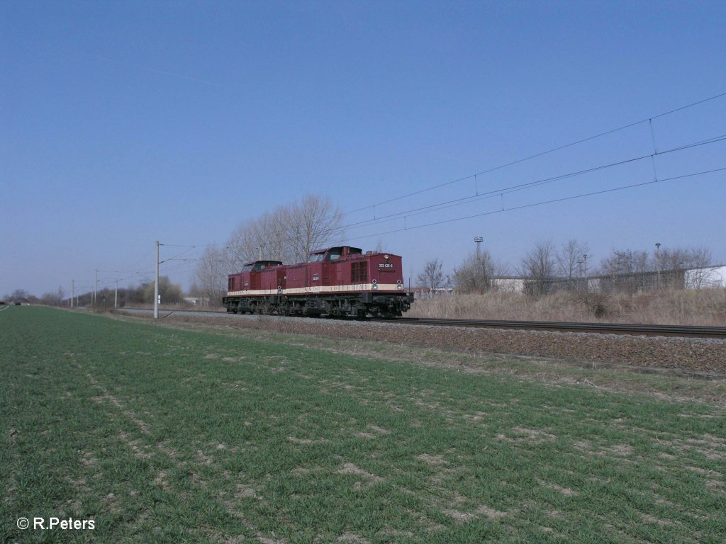 202 425-5 und 203 327-3 kurz vor Leipzig bei Podelwitz. 29.03.11