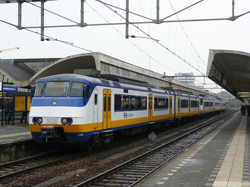 2136 mit 2938 in Rotterdam CS am 11-11-2009.