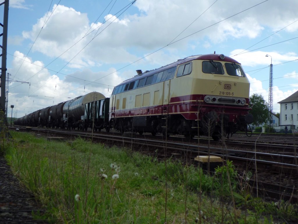 218 105-5 vor einem G�terzug bei den Bahnwelttagen 2013