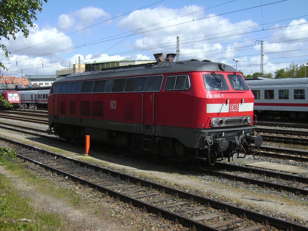 218 369 wartet am 29.Mai 2010 in Stralsund.