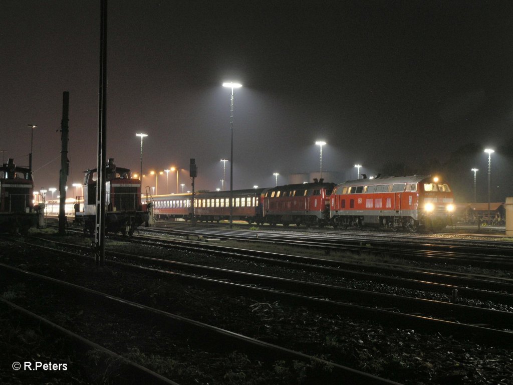 218 419-0 + 218 426-5 mit DZ 2753/2754 von Marktredwitz - St. Goarshausen als Hochfrankenexpress in Marktredwitz 4:19 (30.04.11)