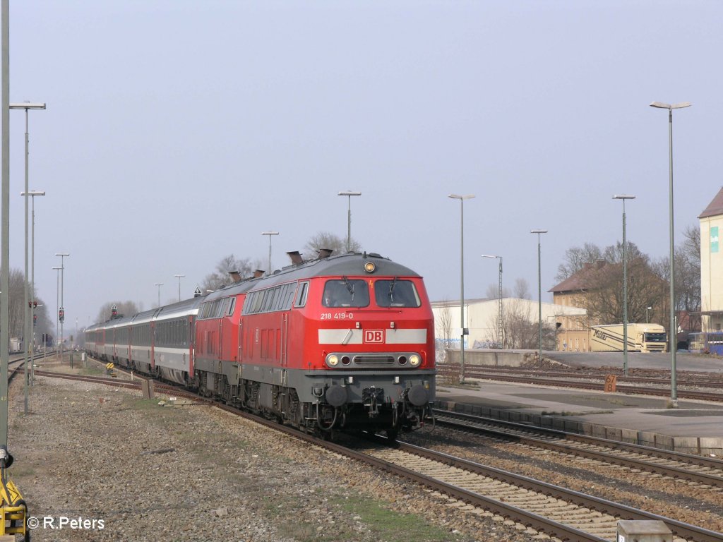 218 419-0 erreicht Buchloe mit den EC192 nach Zrich. 04.04.09
