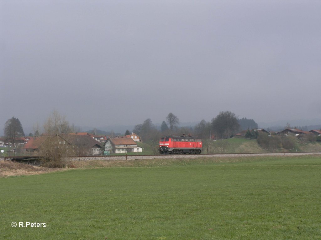 218 487-7 rollt bei Stein im Allgu um ein IC zu holen. 17.04.10