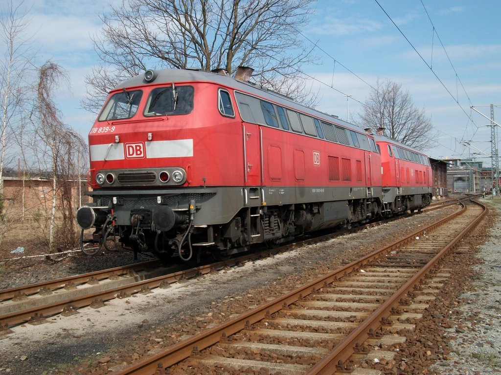 218 839 und 218 834 von der Tunnelrettung am 03.April 2010 in Berlin Grunewald.