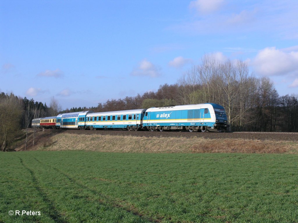 223 062 zieht bei Oberteich den ALX84121 nach Mnchen. 04.04.11