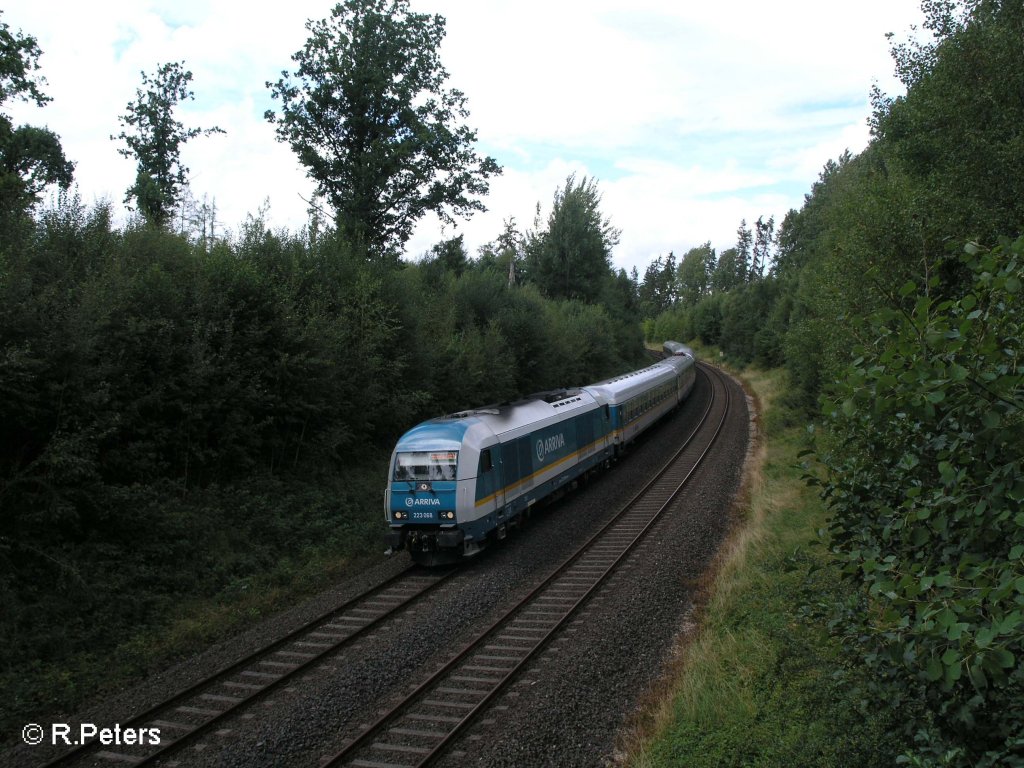 223 068 zieht bei Schnfeld ein Alex nach Mnchen durch die Kurve. August 2008