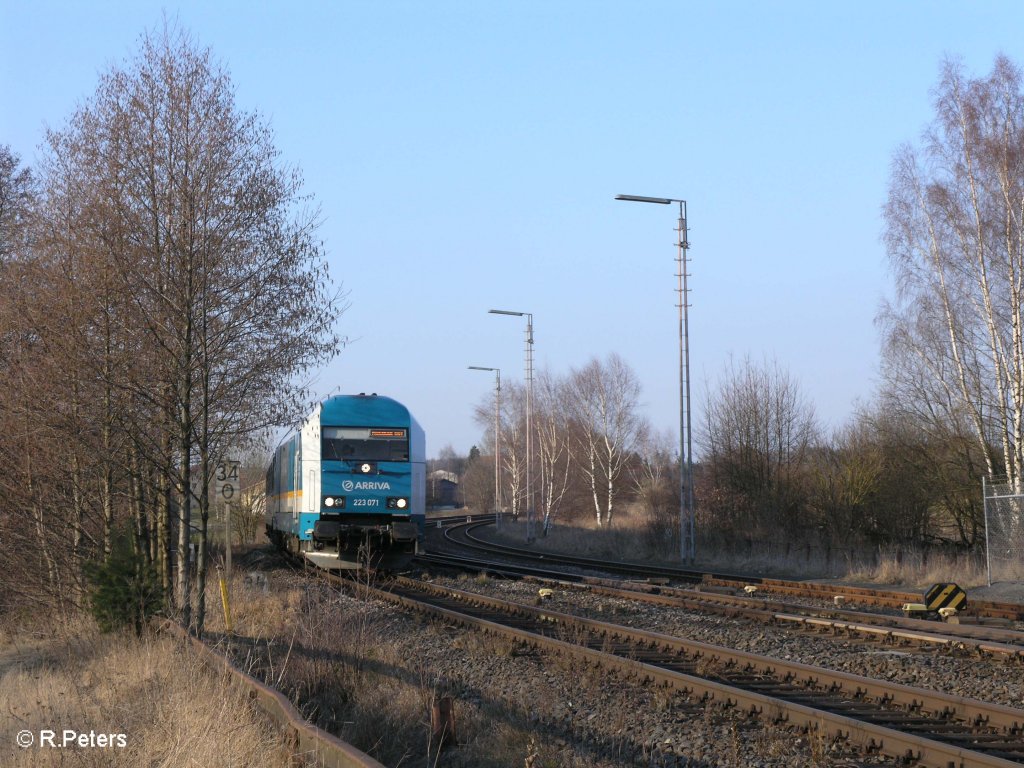 223 071 fhrt in Wiesau/Oberpfalz mit den ALX37987 nach Mnchen ein. 31.03.09