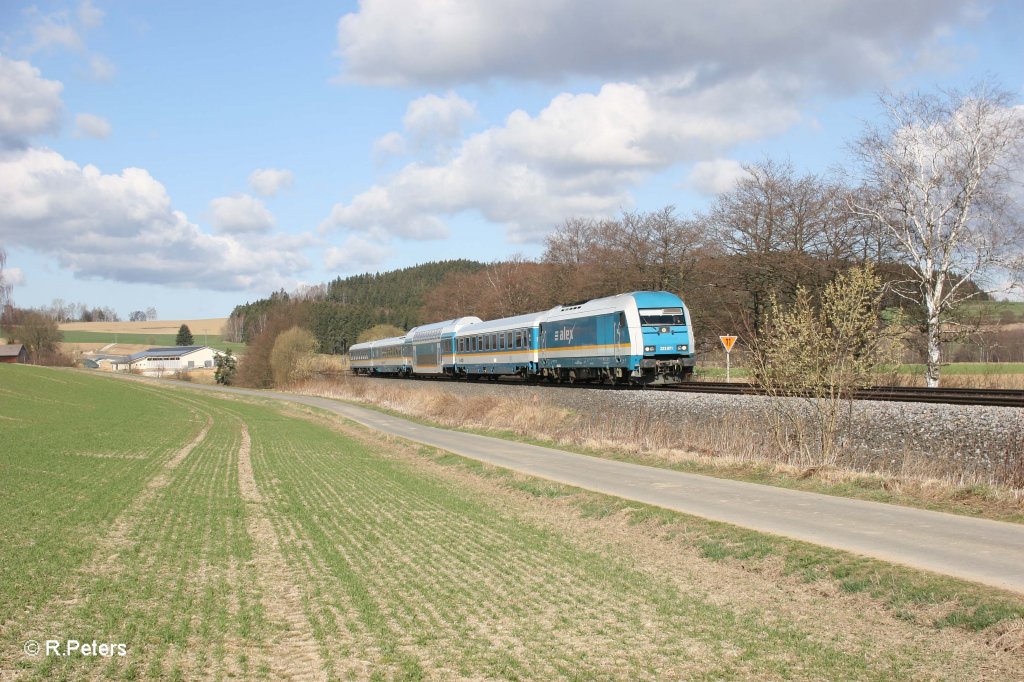 223 071 mit dem ALX84111 Hof - Mnchen bei Lengenfeld. 01.04.12