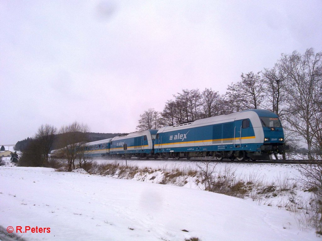 223 071 und eine Schwestermaschine mit dem ALX84115 Hof - Mnchen bei Lengenfeld. 21.12.11