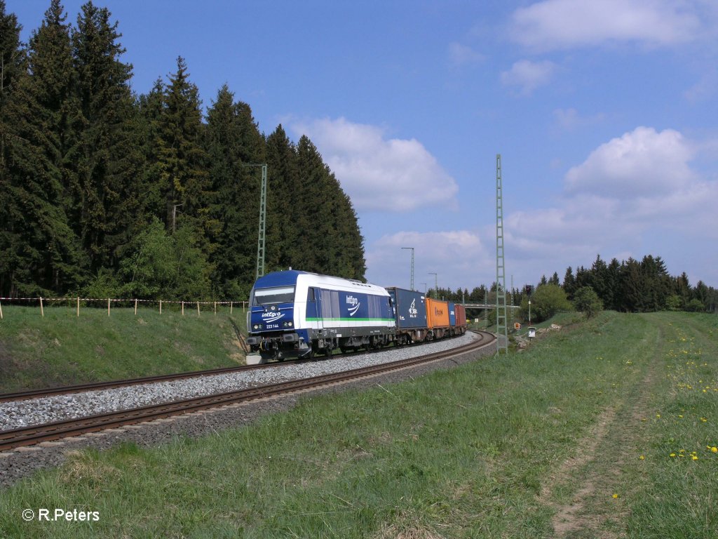 223 144 mit Schachtelzug bei Fhring gen Hof. 05.05.11