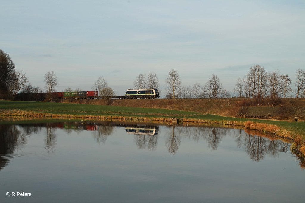 223 152 mit Containerzug Wiesau ATW - Schweinfurt sdlich von Wiesau. 17.04.13 Version 1