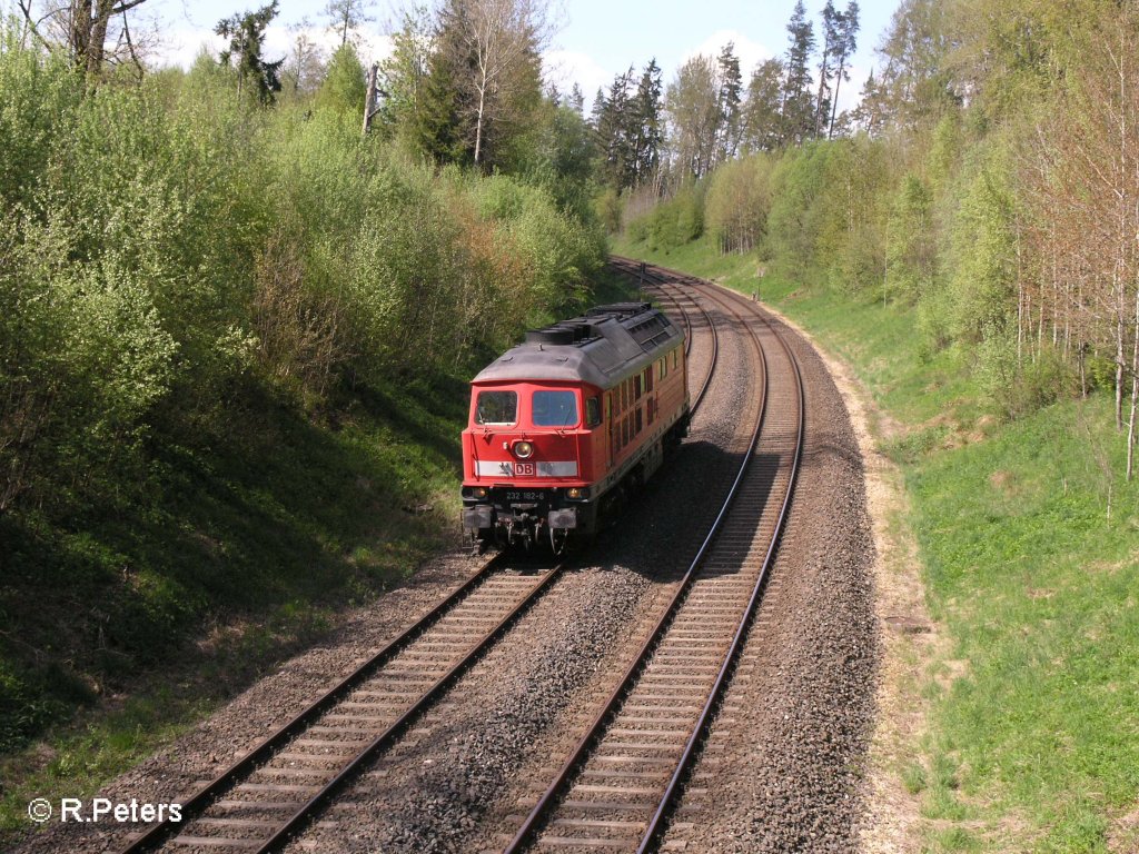 232 182-6 rollt solo durch die Kurve bei Schnfeld. 09.05.08