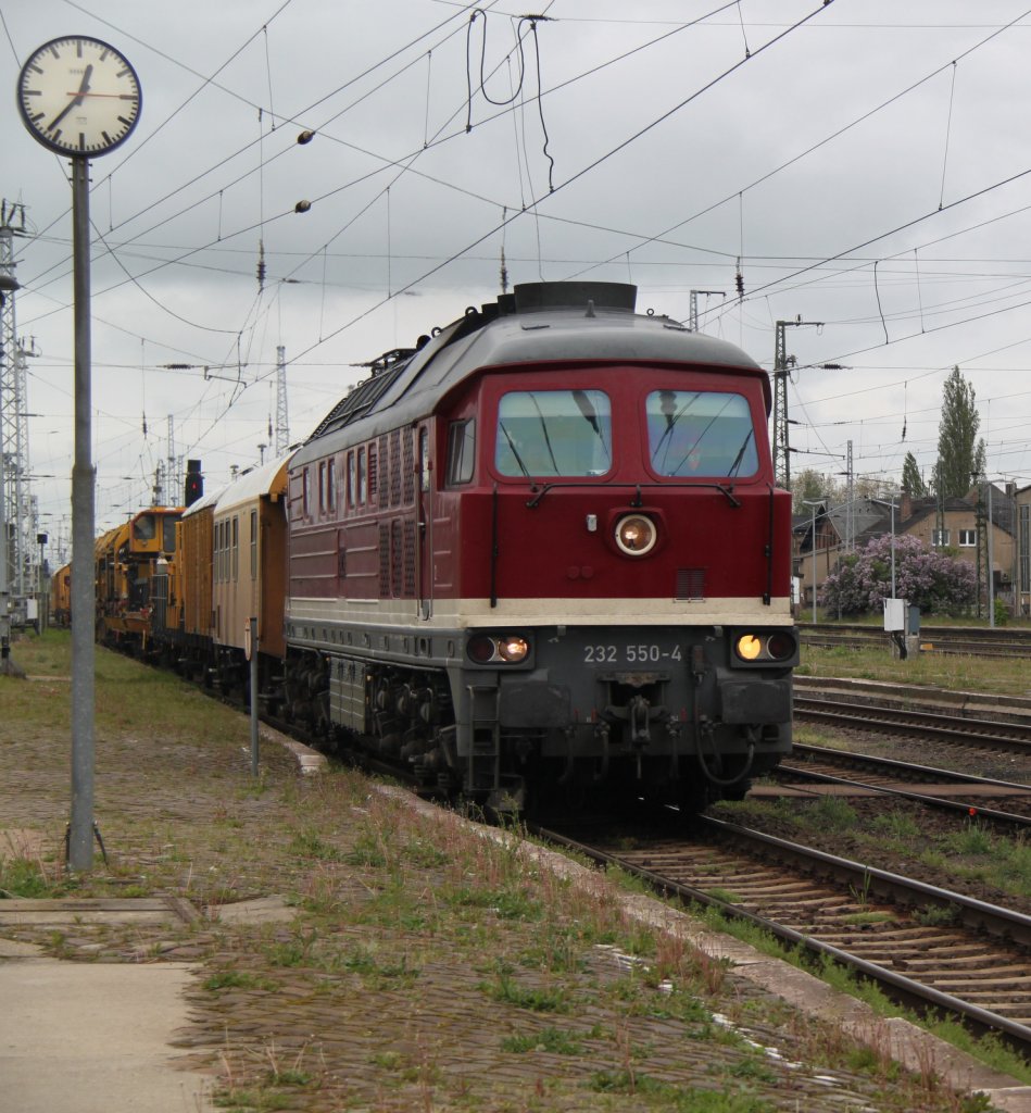 232 550-4 bei der Durchfahrt in Richtung Magdeburg im Bahnhof Stendal.05.05.2012