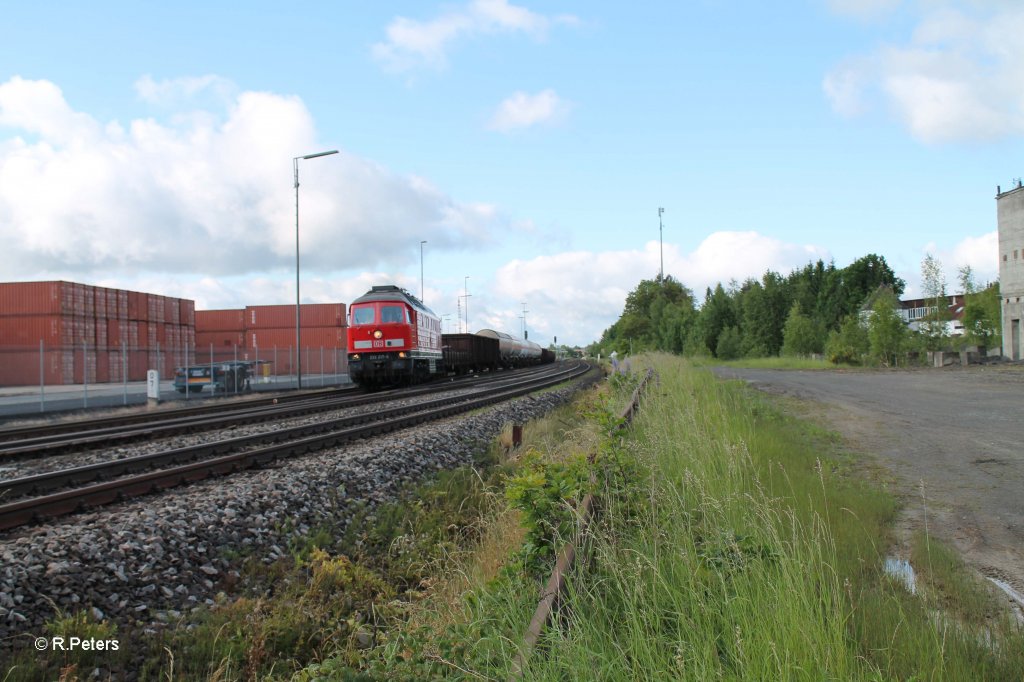 233 217-9 beim Anfahren mit dem morgentlichen 45367 NN - Cheb beim warten auf die berholung durch 612er mit RE und Vogtlandbahnin Wiesau. 14.06.13